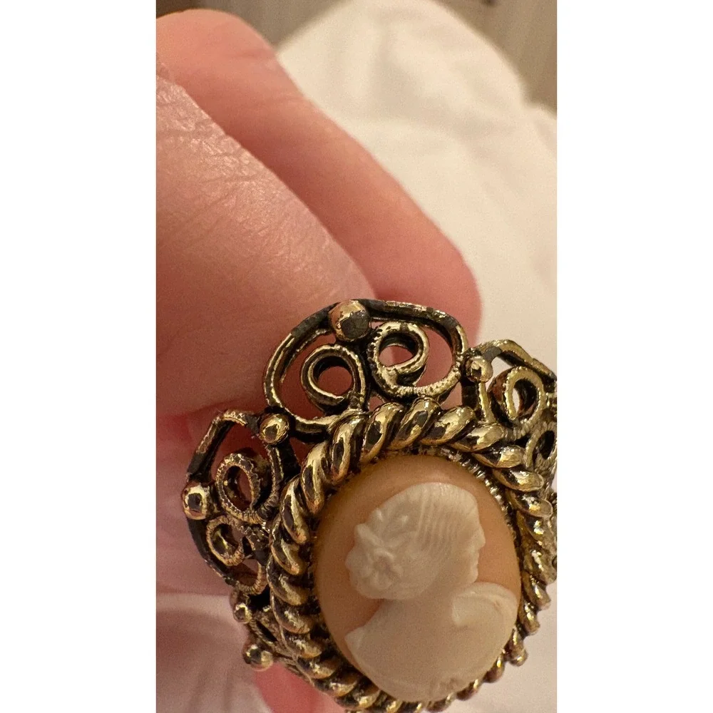 Vintage Cameo Ring Gold Tone Filigree Adjustable Band Peach White Lady Profile